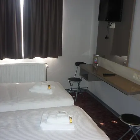 Les 100 Ciels Hotel 2*